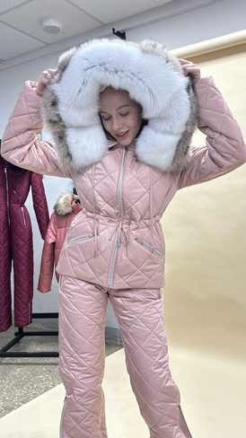 Зимний розовый костюм для прогулок с мехом песца: Тепло и стиль в каждой детали - 44-46