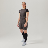 Футболка женская прямого кроя с короткими рукавами черная KIPSTA, черный/угольно-серый/розовый оранжевый