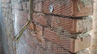 Демонтаж металлической сетки со стены