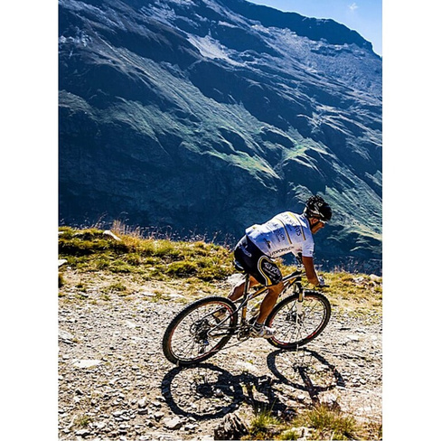 Фотообои Студия фотообоев Велогонщик в горах
